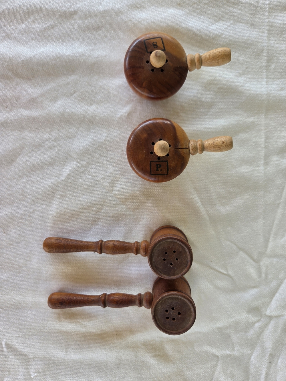 Vintage Set of 2 Wooden Salt And Pepper Shakers Mallet & Pans